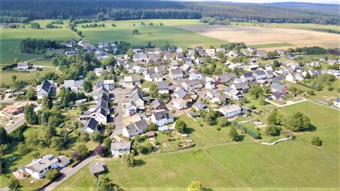 Wirschweiler aus der Vogelperspektive Luftaufnahme der Nationalparkgemeinde Wirschweiler im Naturpark Saar-Hunsrück