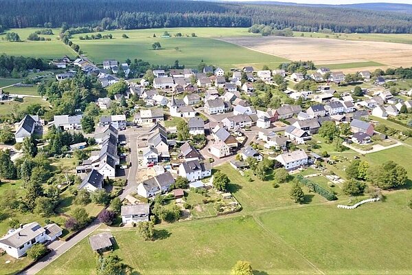 Luftaufnahme der Nationalparkgemeinde Wirschweiler im Naturpark Saar-Hunsrück