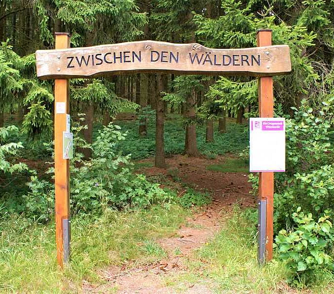 Startpunkt der Traumschleife „Zwischen den Wäldern“ Eingang zur Traumschleife „Zwischen den Wäldern“ bei Wirschweiler