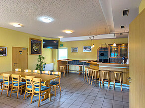 Dorfgemeinschaftshaus Wirschweiler – Thekenraum und Foyer Theken- und Foyerbereich im Dorfgemeinschaftshaus Wirschweiler