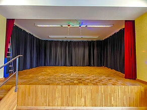 Dorfgemeinschaftshaus Wirschweiler – Bühne Bühne im Dorfgemeinschaftshaus Wirschweiler