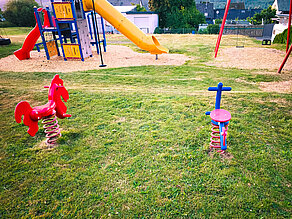 Federwippen auf dem Spielplatz der Ortsgemeinde Wirschweiler
