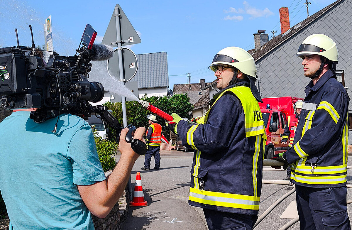 Freiwillige Feuerwehr Wirschweiler im Einsatz Mitglieder der Freiwilligen Feuerwehr Wirschweiler bei einem Einsatz